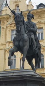 Estatua en Plaza Trg