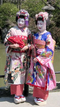 La imagen tiene un atributo ALT vacío; su nombre de archivo es geisha.jpg